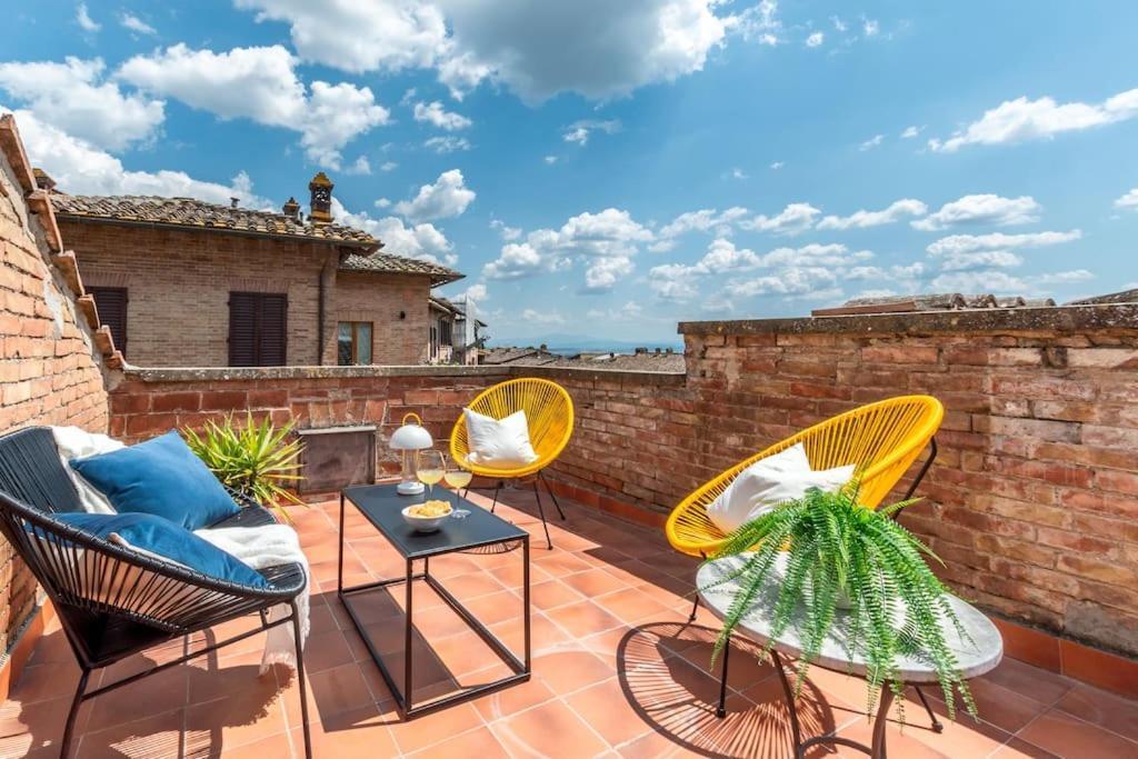 Mimosa- Loft Elegante Con Terrazza Nel Centro Di Siena Lägenhet Exteriör bild