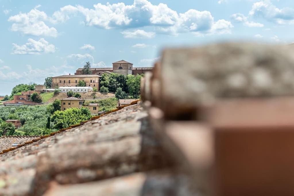 Mimosa- Loft Elegante Con Terrazza Nel Centro Di Siena Lägenhet Exteriör bild