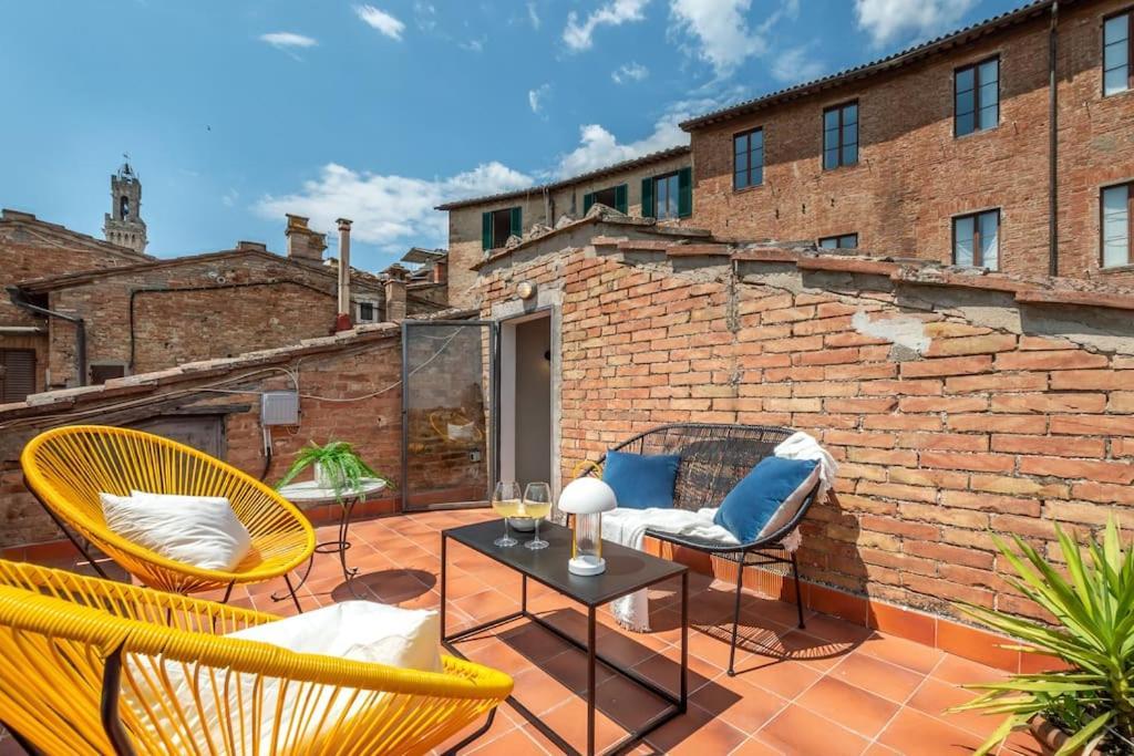 Mimosa- Loft Elegante Con Terrazza Nel Centro Di Siena Lägenhet Exteriör bild